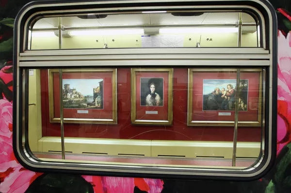 Pinacoteca sobre ruedas renueva su exposición en el metro de Moscú Pinacoteca sobre ruedas renueva su exposición en el metro de Moscú - Sputnik Mundo