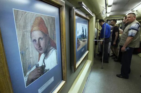 Pinacoteca sobre ruedas renueva su exposición en el metro de Moscú Pinacoteca sobre ruedas renueva su exposición en el metro de Moscú - Sputnik Mundo