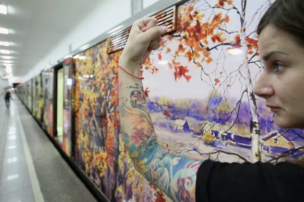 Pinacoteca sobre ruedas renueva su exposición en el metro de Moscú Pinacoteca sobre ruedas renueva su exposición en el metro de Moscú - Sputnik Mundo