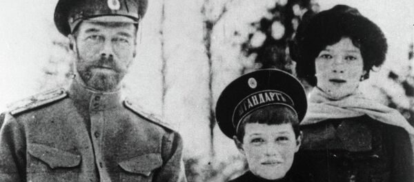Nicolás II con sus hijos Alexéi y María Nicolás II con sus hijos Alexéi y María - Sputnik Mundo