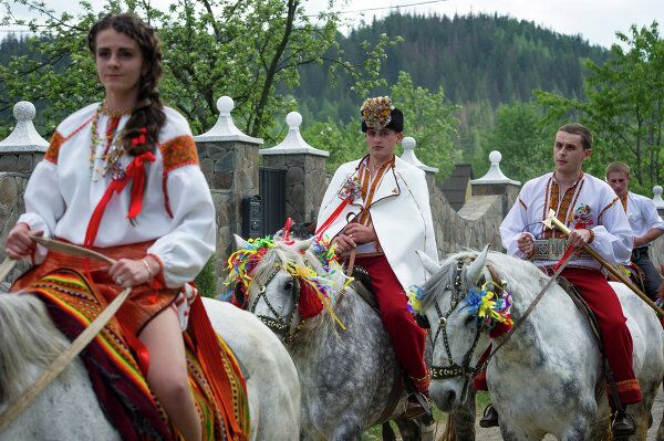 Boda tradicional en Ucrania de los Cárpatos - Sputnik Mundo