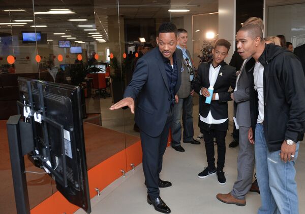 Will Smith y su hijo Jaden visitan RIA Novosti - Sputnik Mundo