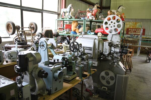 Proyectores que hasta hace poco se usaban en las salas de cine - Sputnik Mundo
