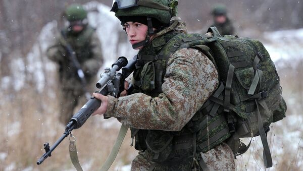 Soldado en el  equipo de combate Rátnik - Sputnik Mundo