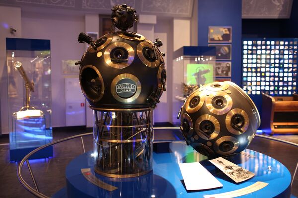 El primer proyector 'Planetario' se usó durante casi 45 años El primer proyector 'Planetario' se usó durante casi 45 años - Sputnik Mundo