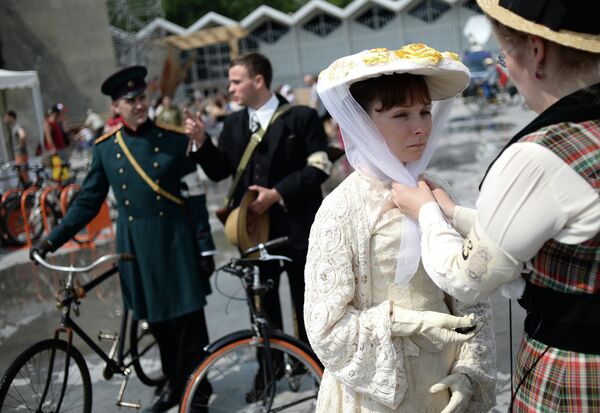 Desfile ciclista retro en Moscú - Sputnik Mundo
