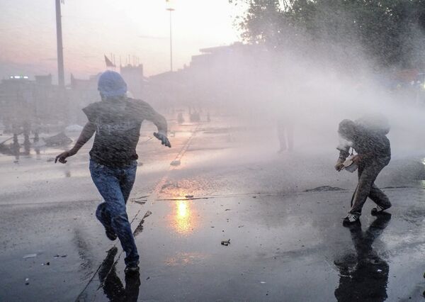 Policía dispersa a manifestantes en el parque Gezi de Estambul - Sputnik Mundo