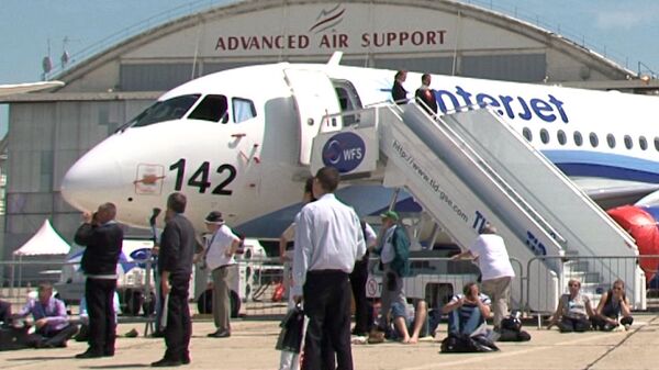 Los aviones rusos Yak-130 y Superjet-100 presentes en Le Bourget - Sputnik Mundo