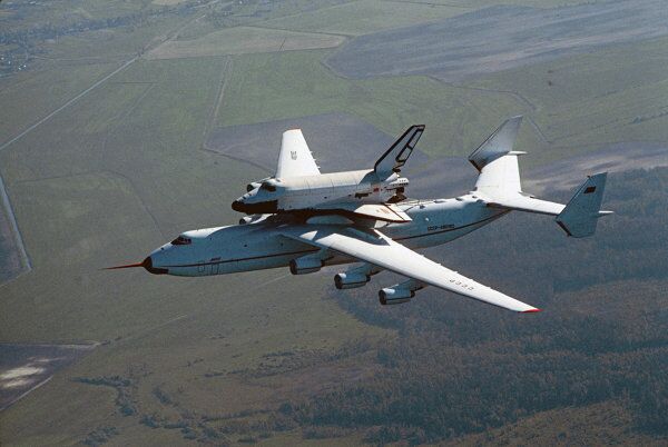 Rusia presenta sus mejores aviones y helicópteros en Le Bourget - Sputnik Mundo