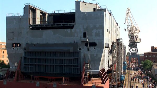 Rusia completa su mitad del portahelicópteros Mistral - Sputnik Mundo