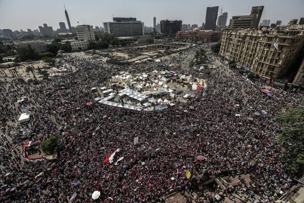 Manifestaciones a favor y en contra del presidente Mursi en El Cairo - Sputnik Mundo