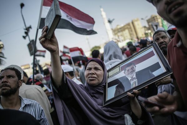 Manifestaciones a favor y en contra del presidente Mursi en El Cairo - Sputnik Mundo