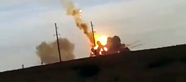 Cohete ruso Protón-M se estrella instantes después del despegue. Vídeo de un testigo - Sputnik Mundo