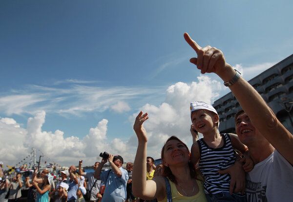 El Salón Naval de San Petersburgo cierra con espectáculo aéreo - Sputnik Mundo