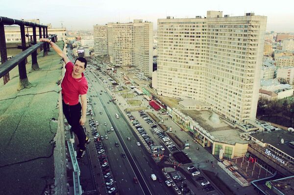 Serguei Semionov en la calle Nuevo Arbat - Sputnik Mundo