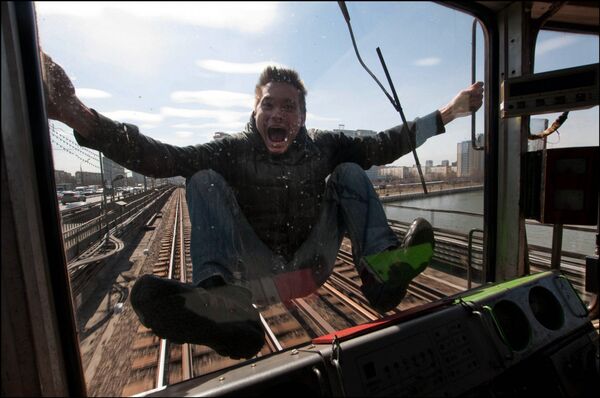 Serzh Petrov no sólo practica el 'roofing' sino también otras actividades de riesgo - Sputnik Mundo