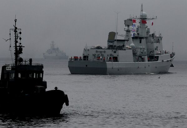 Rusia y China realizan maniobras navales en el Pacífico - Sputnik Mundo