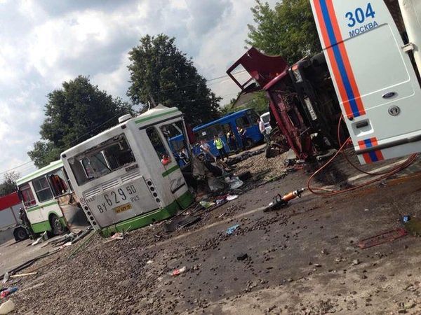 Al menos 14 muertos en un accidente de tráfico cerca de Moscú - Sputnik Mundo