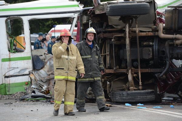 Mortal accidente de tráfico en Moscú - Sputnik Mundo