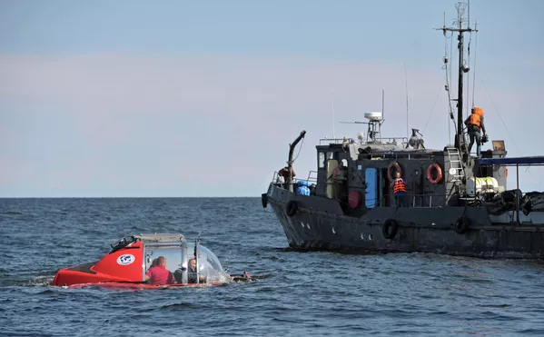 Putin se sumerge en el mar a bordo de un batiscafo Putin se sumerge en el mar a bordo de un batiscafo - Sputnik Mundo