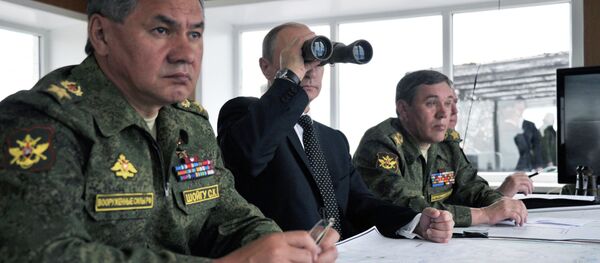 El presidente de Rusia, Vladímir Putin, y el ministro de Defensa de Rusia, Serguéi Shoigú El presidente de Rusia, Vladímir Putin, y el ministro de Defensa de Rusia, Serguéi Shoigú - Sputnik Mundo