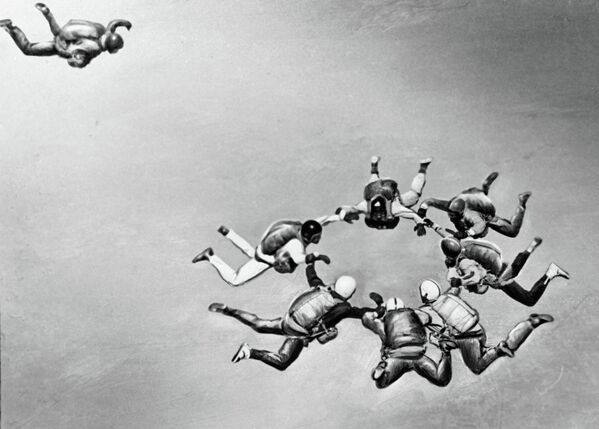 Paracaidismo, de la Rusia imperial a la actualidad - Sputnik Mundo