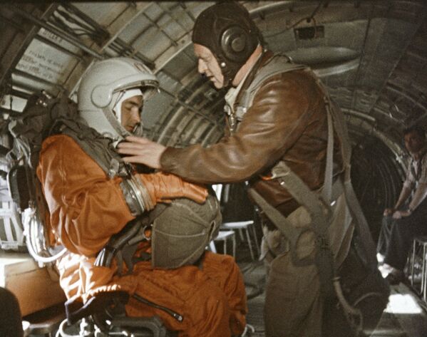 Paracaidismo, de la Rusia imperial a la actualidad - Sputnik Mundo