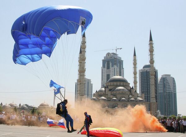 Paracaidismo, de la Rusia imperial a la actualidad - Sputnik Mundo