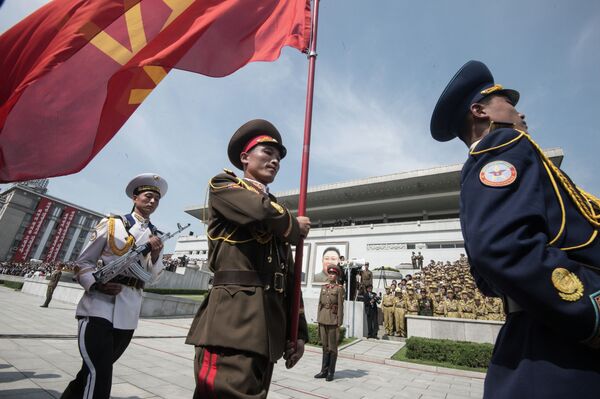 Desfile en Corea del Norte por el 60º aniversario del fin de la Guerra de Corea - Sputnik Mundo