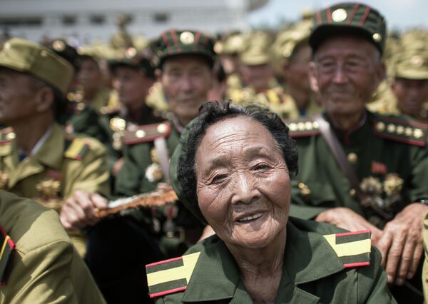 Desfile en Corea del Norte por el 60º aniversario del fin de la Guerra de Corea - Sputnik Mundo