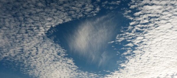 Облака с дырами - Sputnik Mundo