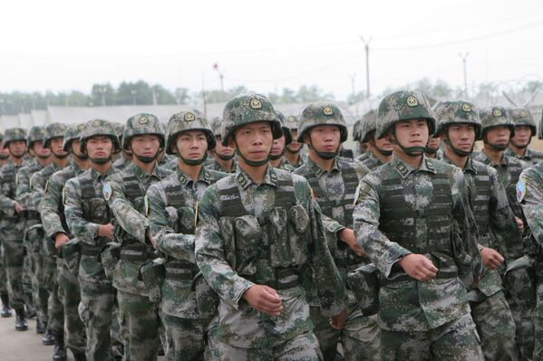 Preparativos para las maniobras ruso-chinas Misión de Paz 2013 - Sputnik Mundo