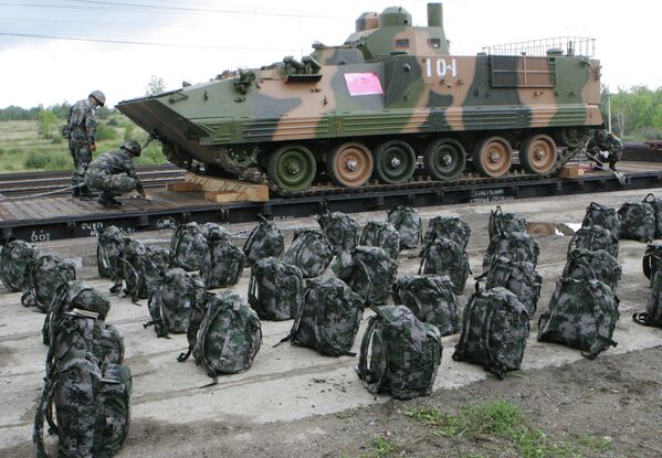 Preparativos para las maniobras ruso-chinas Misión de Paz 2013 - Sputnik Mundo