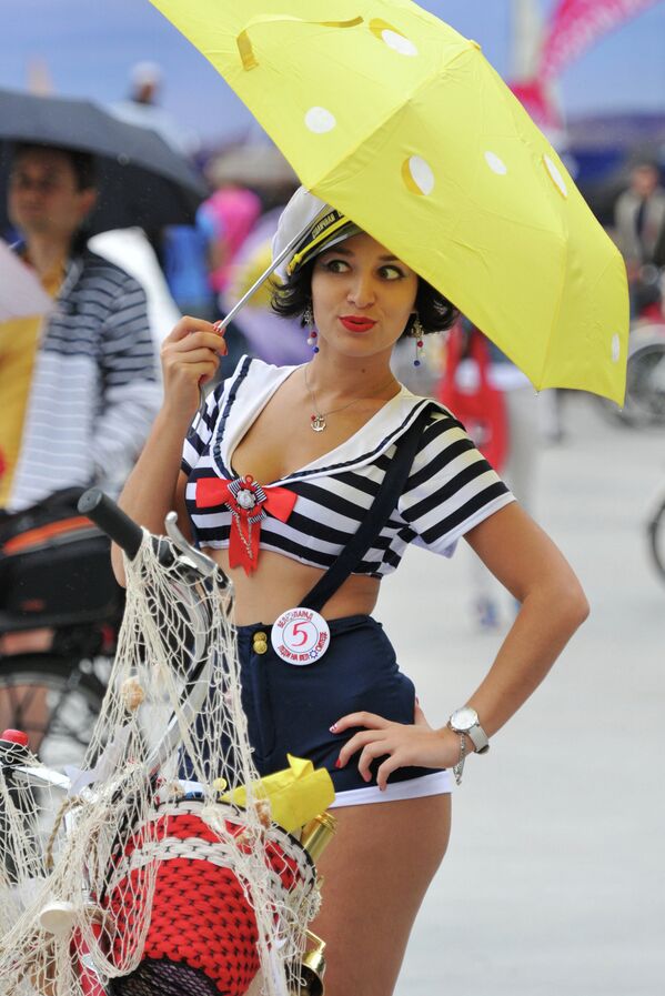 Desfile ciclista “Damas en bicis” en Moscú - Sputnik Mundo