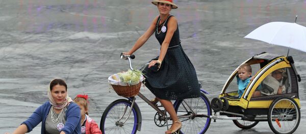 Desfile ciclista “Damas en bicis” en Moscú Desfile ciclista “Damas en bicis” en Moscú - Sputnik Mundo