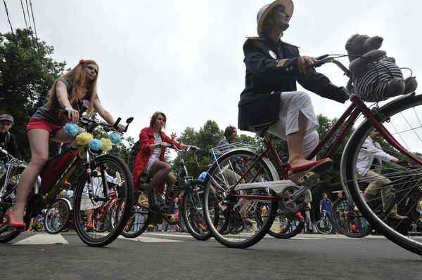 Desfile ciclista “Damas en bicis” en Moscú - Sputnik Mundo