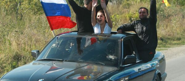 Banderas de Rusia y de Osetia del Sur (archivo) - Sputnik Mundo