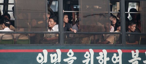 La gente en Pyongyang, la capital de Corea del Norte La gente en Pyongyang, la capital de Corea del Norte - Sputnik Mundo