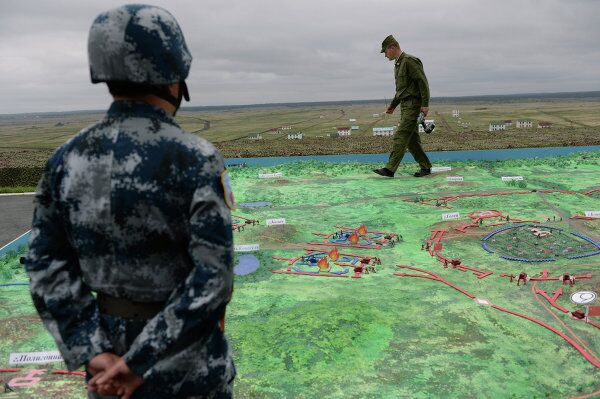 Las maniobras antiterroristas ruso-chinas Misión de Paz 2013 - Sputnik Mundo