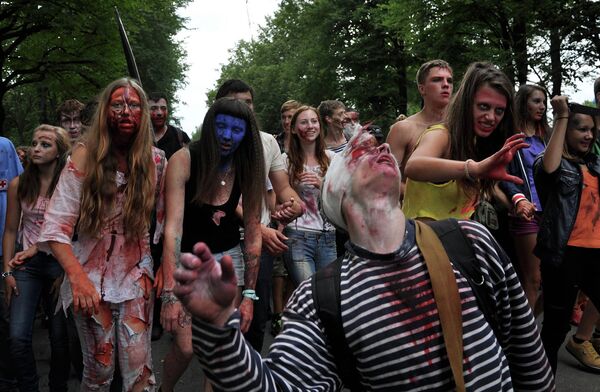 Desfile de zombis esperpénticos en San Petersburgo - Sputnik Mundo