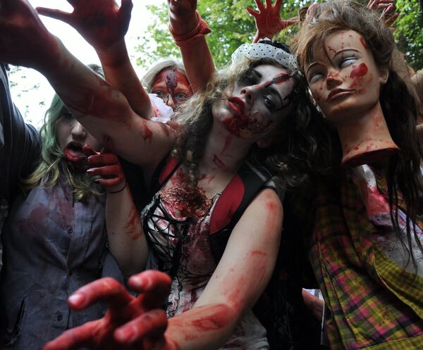 Desfile de zombis esperpénticos en San Petersburgo - Sputnik Mundo