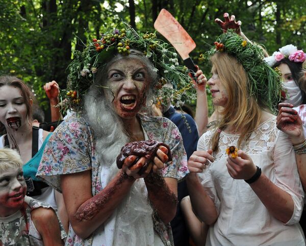 Desfile de zombis esperpénticos en San Petersburgo - Sputnik Mundo