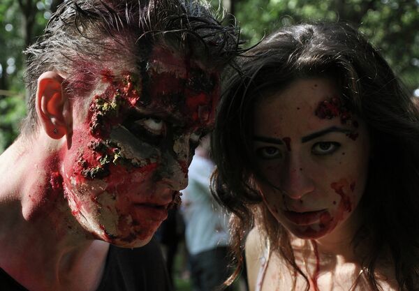 Desfile de zombis esperpénticos en San Petersburgo - Sputnik Mundo