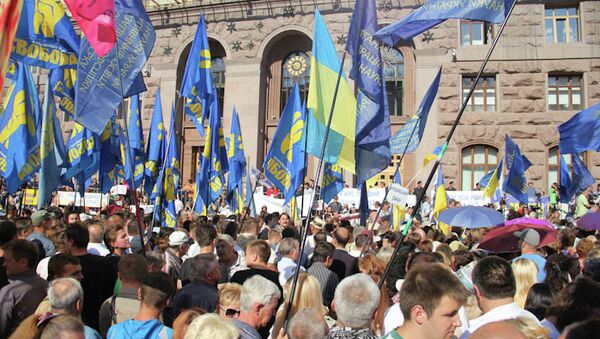 Casi la mitad de los ucranianos defenderían con armas la integridad territorial de su país - Sputnik Mundo