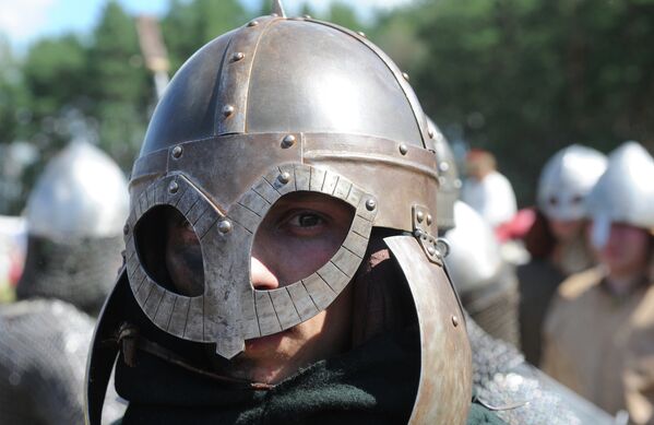 Aficionados recrean la vida y batallas de los eslavos antiguos - Sputnik Mundo