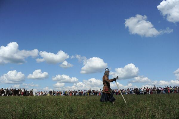 Aficionados recrean la vida y batallas de los eslavos antiguos - Sputnik Mundo