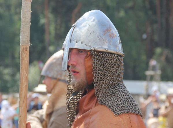 Aficionados recrean la vida y batallas de los eslavos antiguos - Sputnik Mundo