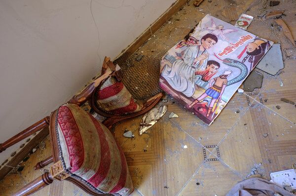 Iglesias cristianas quemadas a raíz de disturbios en Egipto Iglesias cristianas quemadas a raíz de disturbios en Egipto - Sputnik Mundo