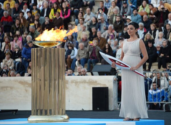 Comienza la ceremonia de traspaso de la Antorcha Olímpica Sochi 2014 - Sputnik Mundo