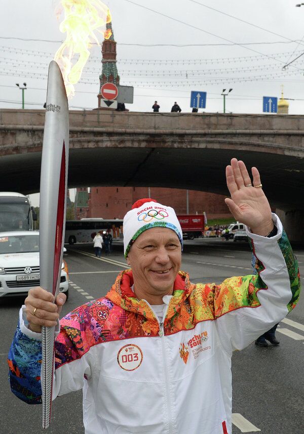 La antorcha de los JJOO 2014 inicia su recorrido por Rusia en Moscú - Sputnik Mundo